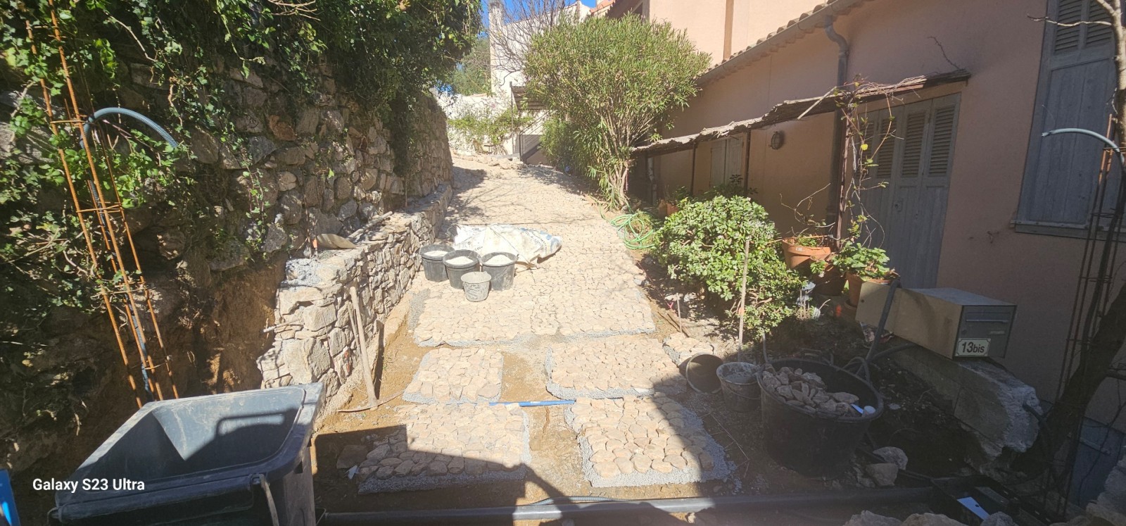 création d une calade en pierres naturelle d Ollioules à Ramatuelle