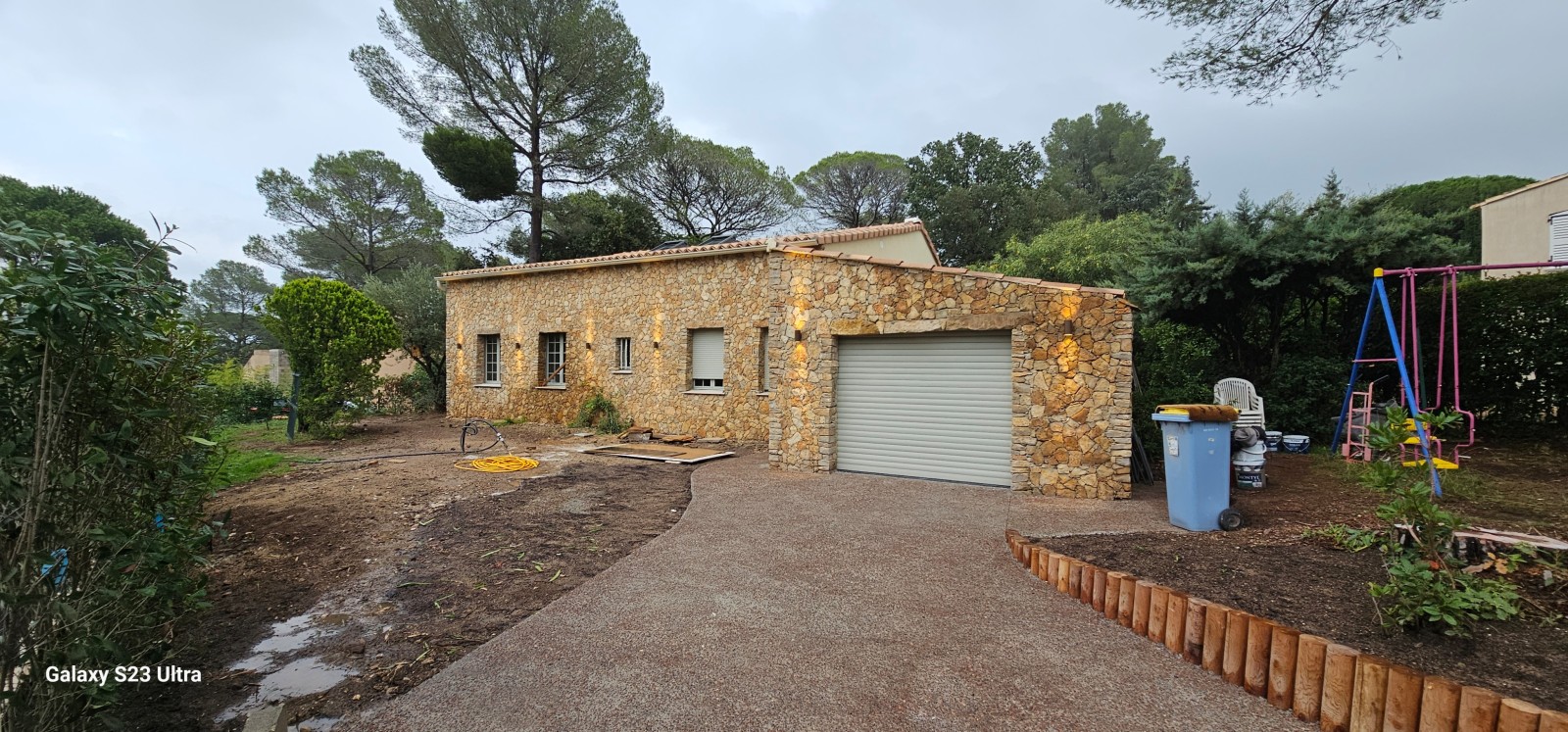 création d un parement en pierres naturel d une villa sur St Raphaël
