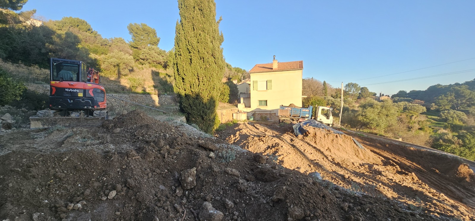 Travaux de création d’une voirie d’accès et d’un parking véhicules pour la restauration d'une ancienne maison sur la Commune de Ollioules