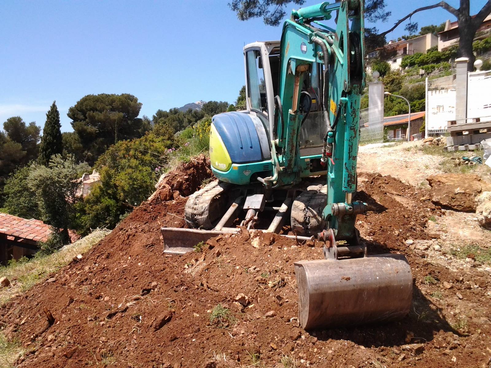 terrassement à l' engin dans le sud de la france