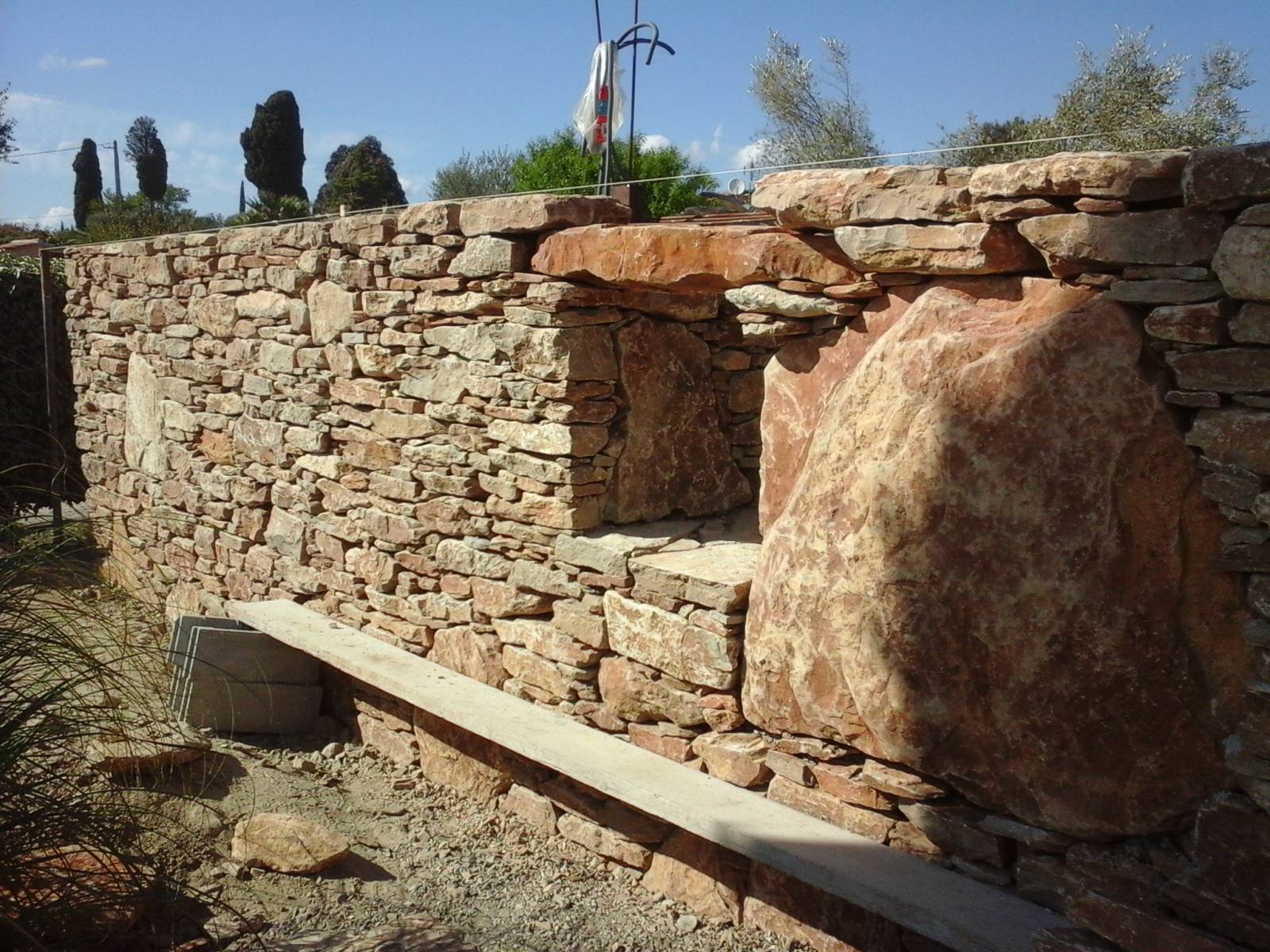 mur exceptionnel avec pergolas traditionnel sur le Beausset dans le var