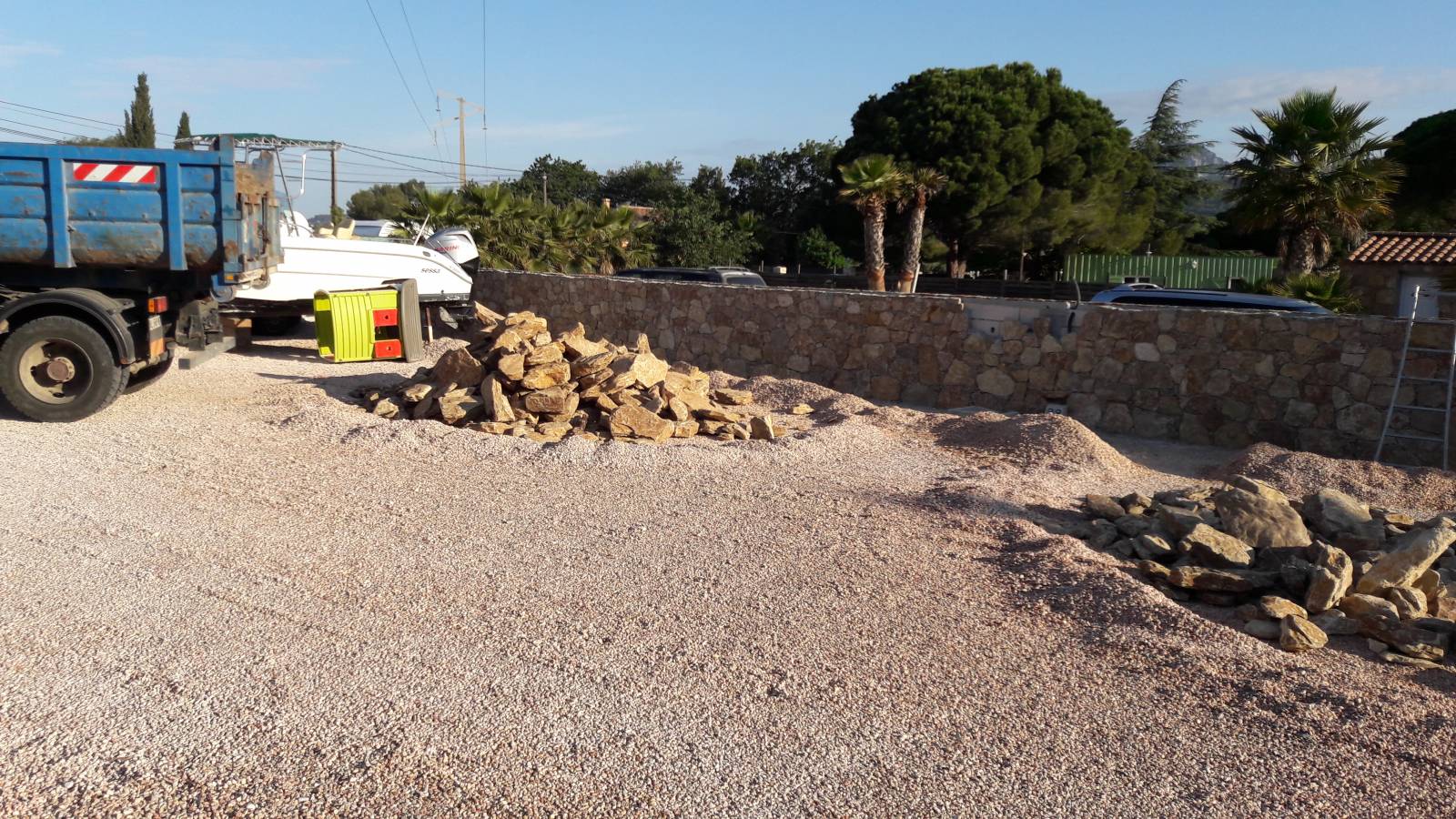 livraisonpar camion de pierres à batir pour muret dans le var