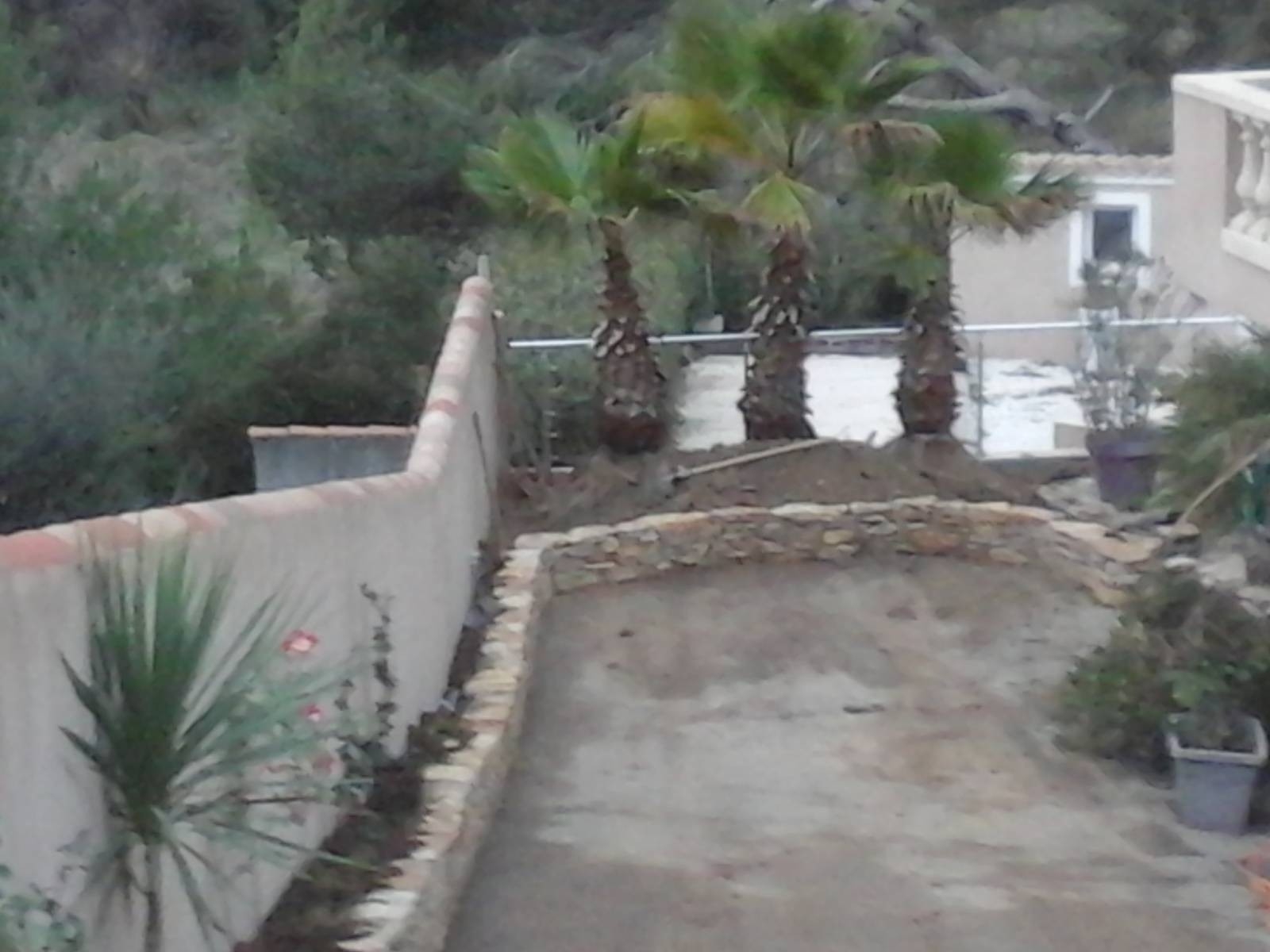 suite du muret en pierre sèche