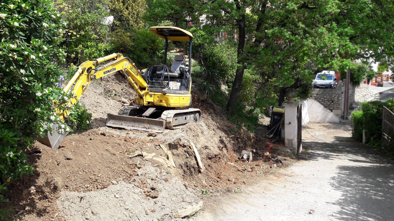 travaux de création d' espaces verts sur six fours les plages dans le Var prés de Sanary sur mer