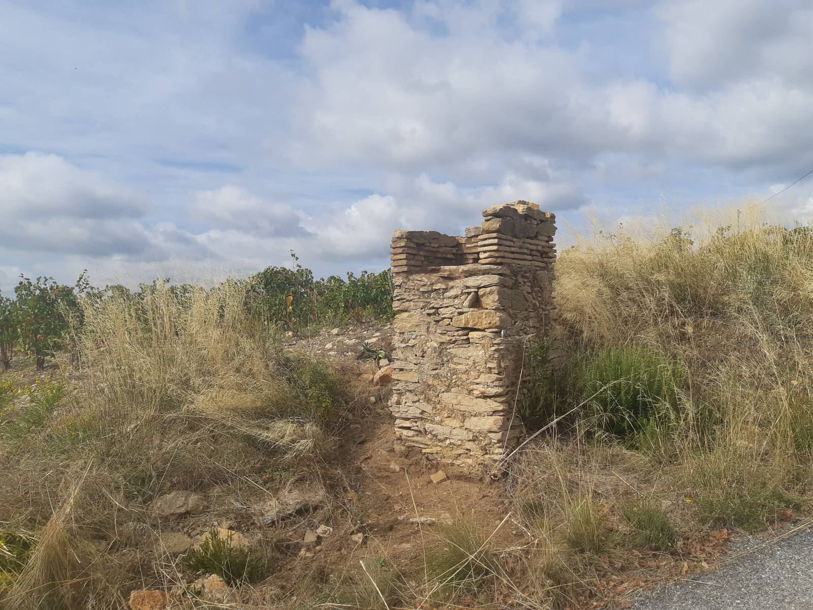 rénovation d' un oratoire en provence pour le domaine de la sufrène des vins de Bandol