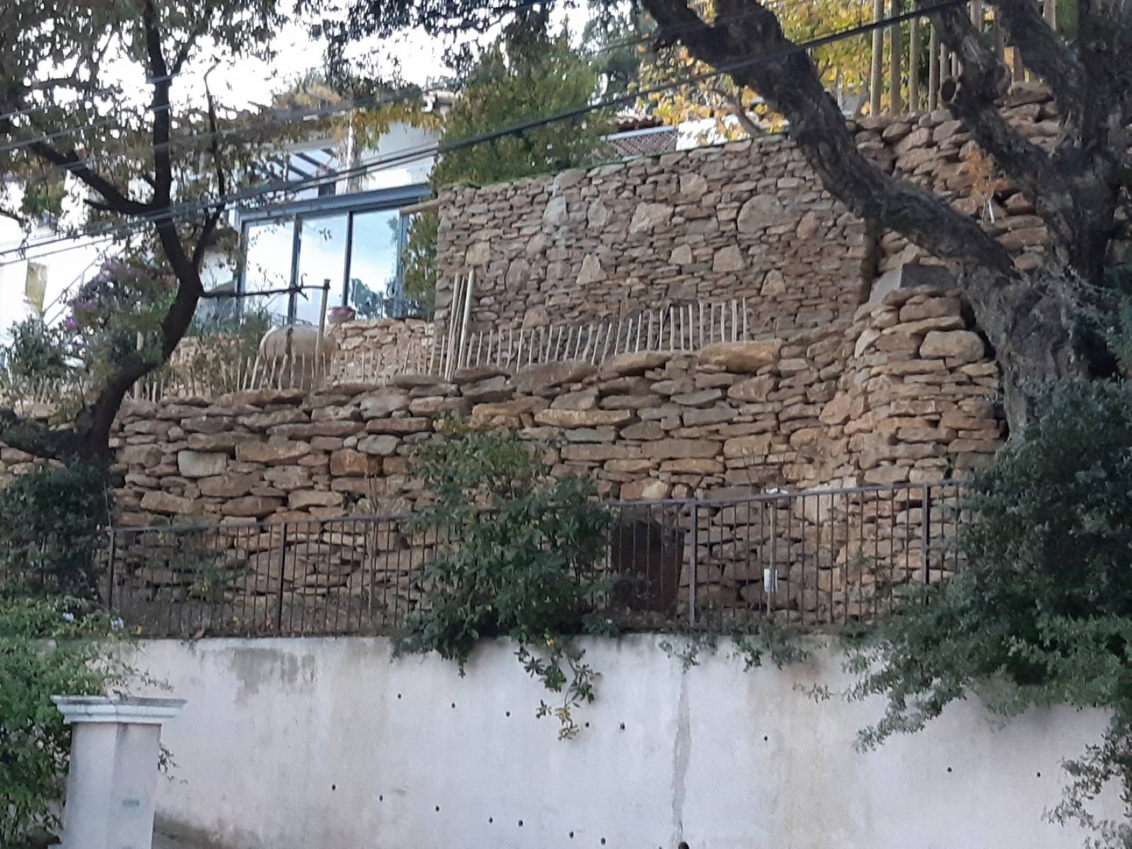 Murets en pierres sur Six fours les Plages dans le Var à cotés de toulon et Sanary sur mer