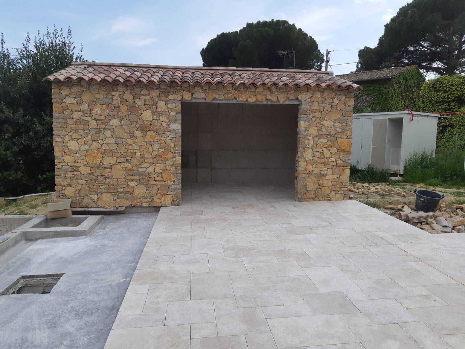 Création de parement en pierres sur le midi de la france