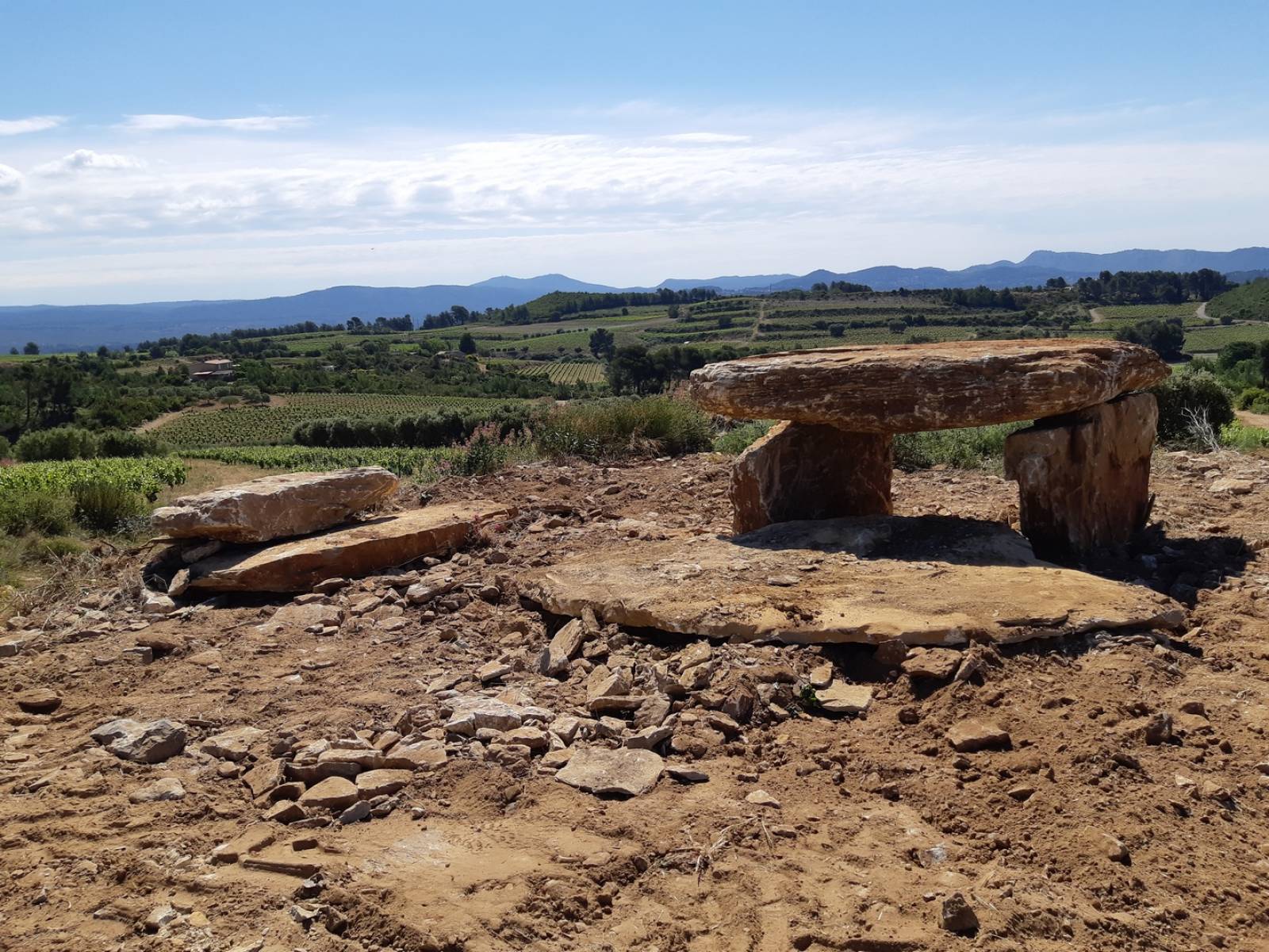 table et bancs  en pierres dans le var