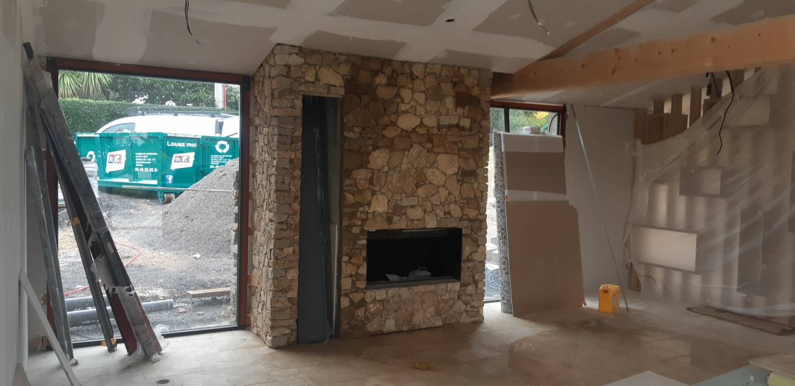 jolie pierres de parement  sur cheminée