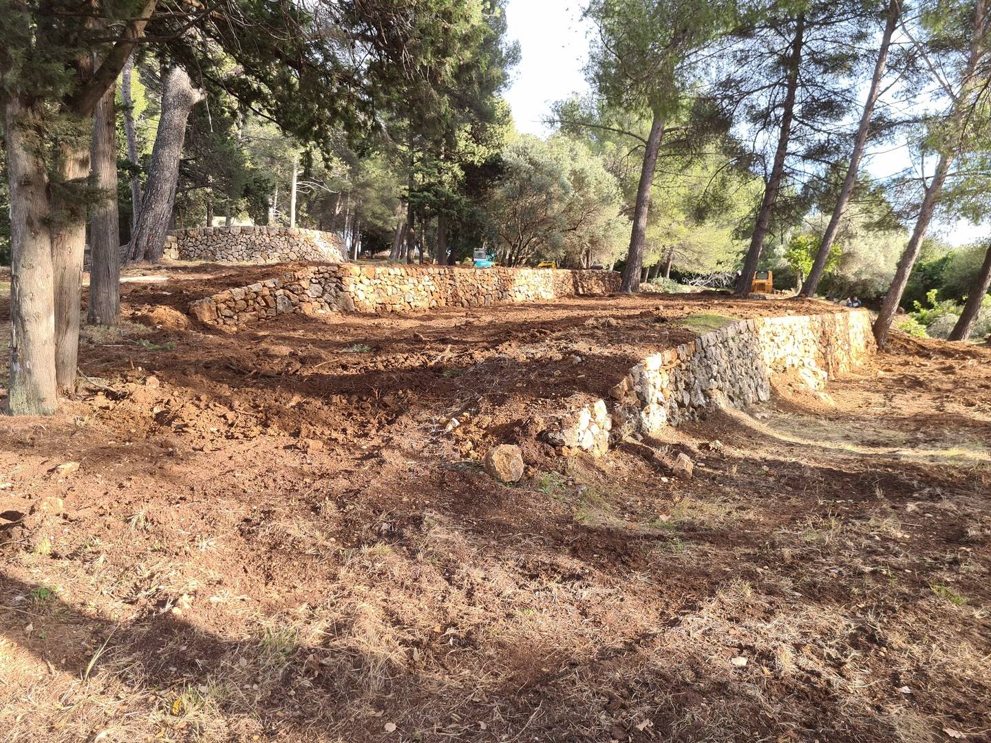 restauration de murets en pierres sèches à Ollioules dans le var prés de toulon