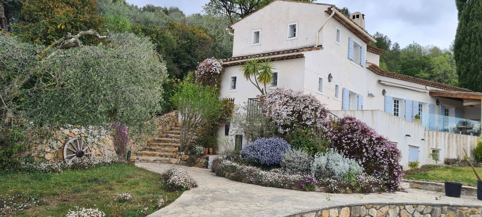 création d'un escalier en pierres à MOUANS SARTOUX prés de Cannes