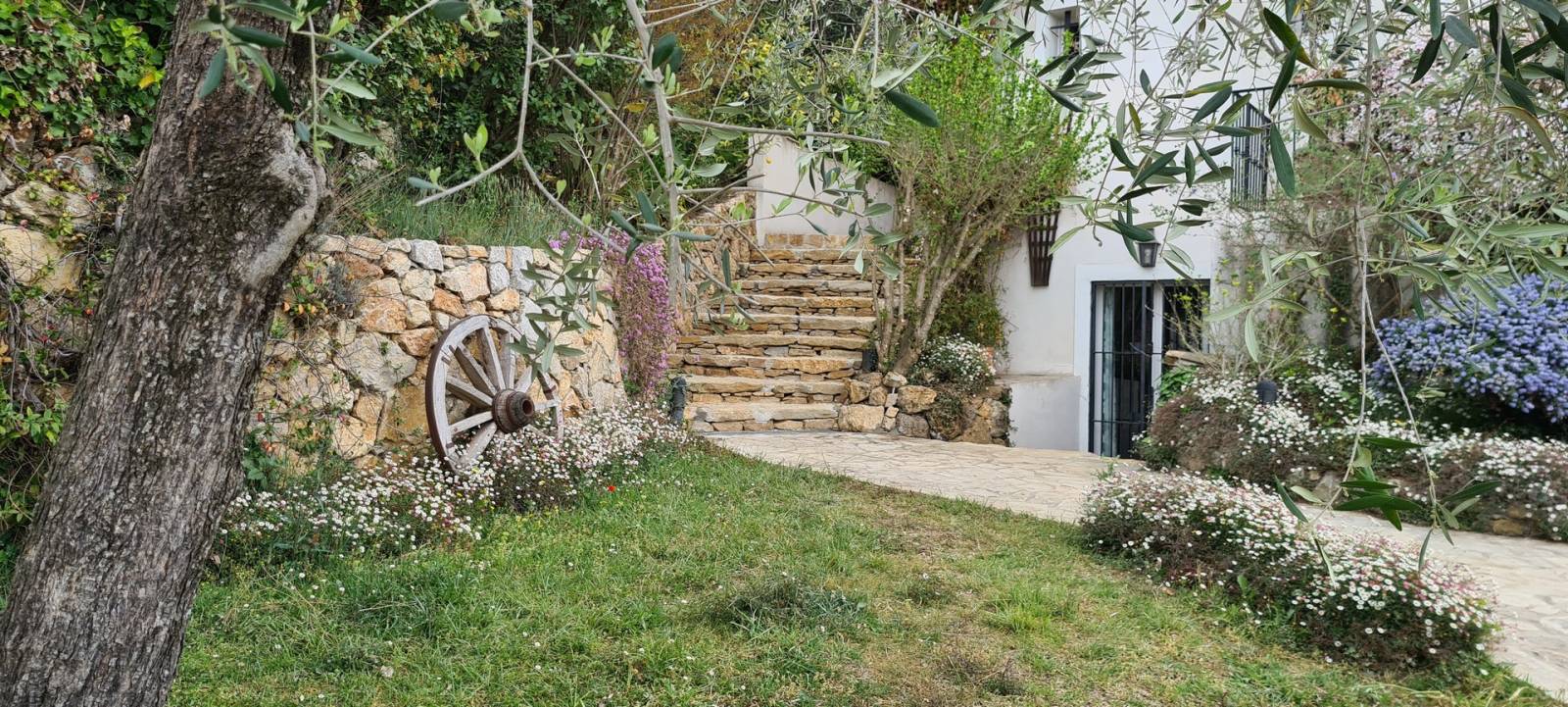 création d'un escalier en pierres à MOUANS SARTOUX prés de Cannes