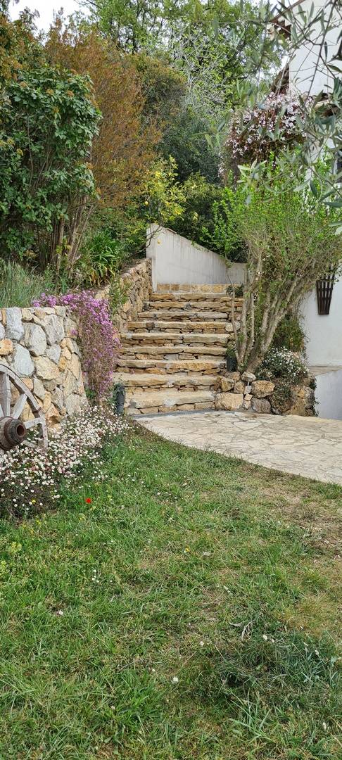 création d'un escalier en pierres à MOUANS SARTOUX prés de Cannes