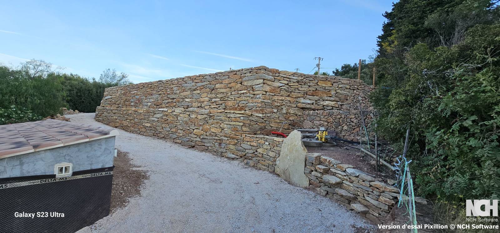 création en FRANCE d'un mur de soutènement en pierres sèches de grande taillle