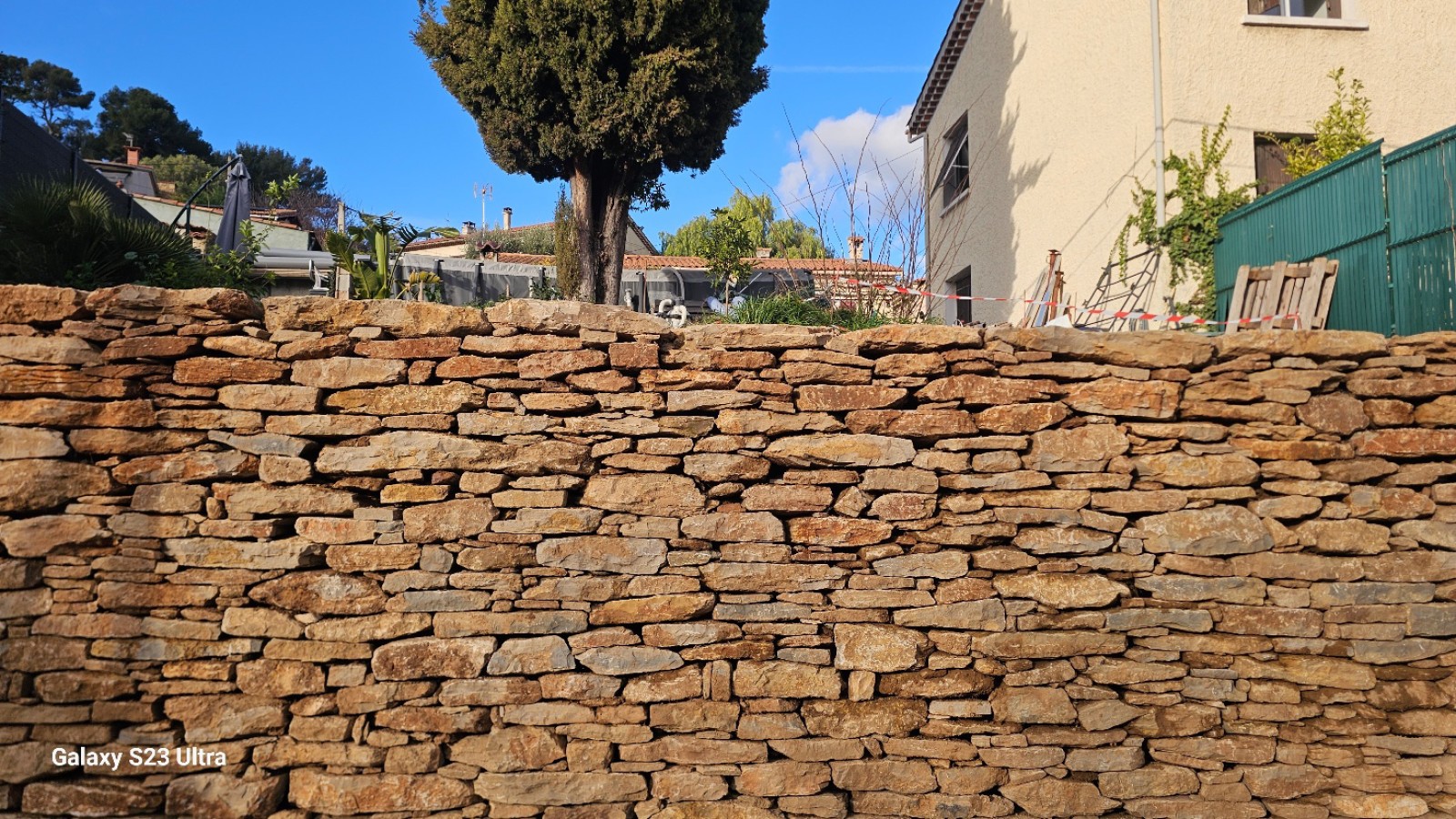 reconstruction d un mur en pierres sèches à Ollioules 