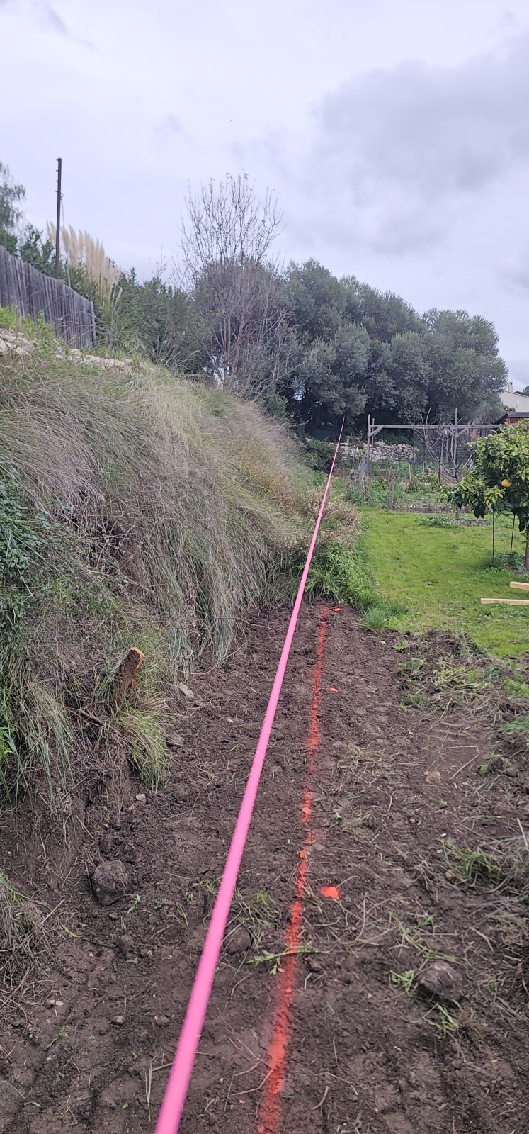Chantier en cour, reconstruction murets en pierres sèches sur La Cadièred'Azur
