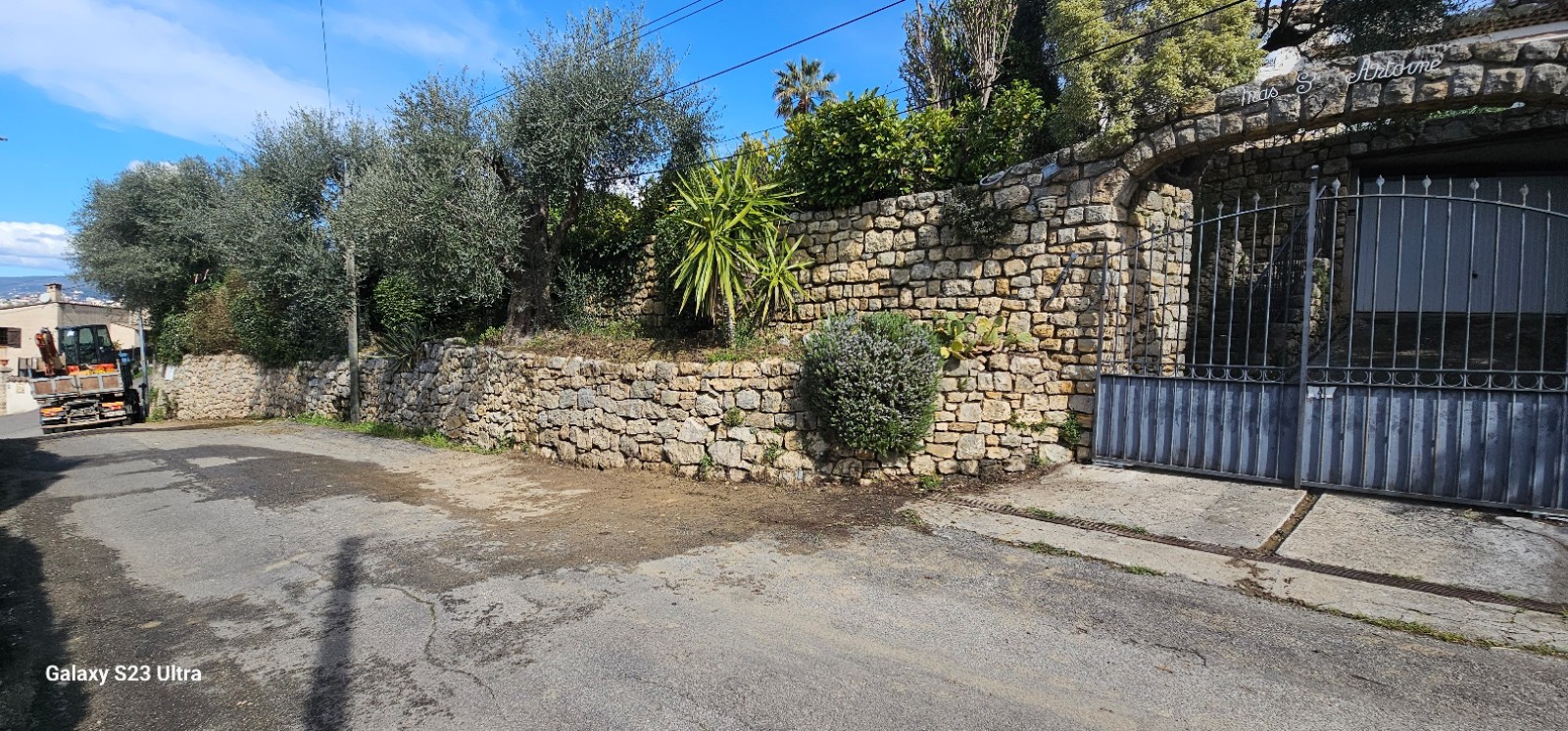 reconstruction de murets en pierres sèches à Mouans sartoux dans les Alpes Maritime