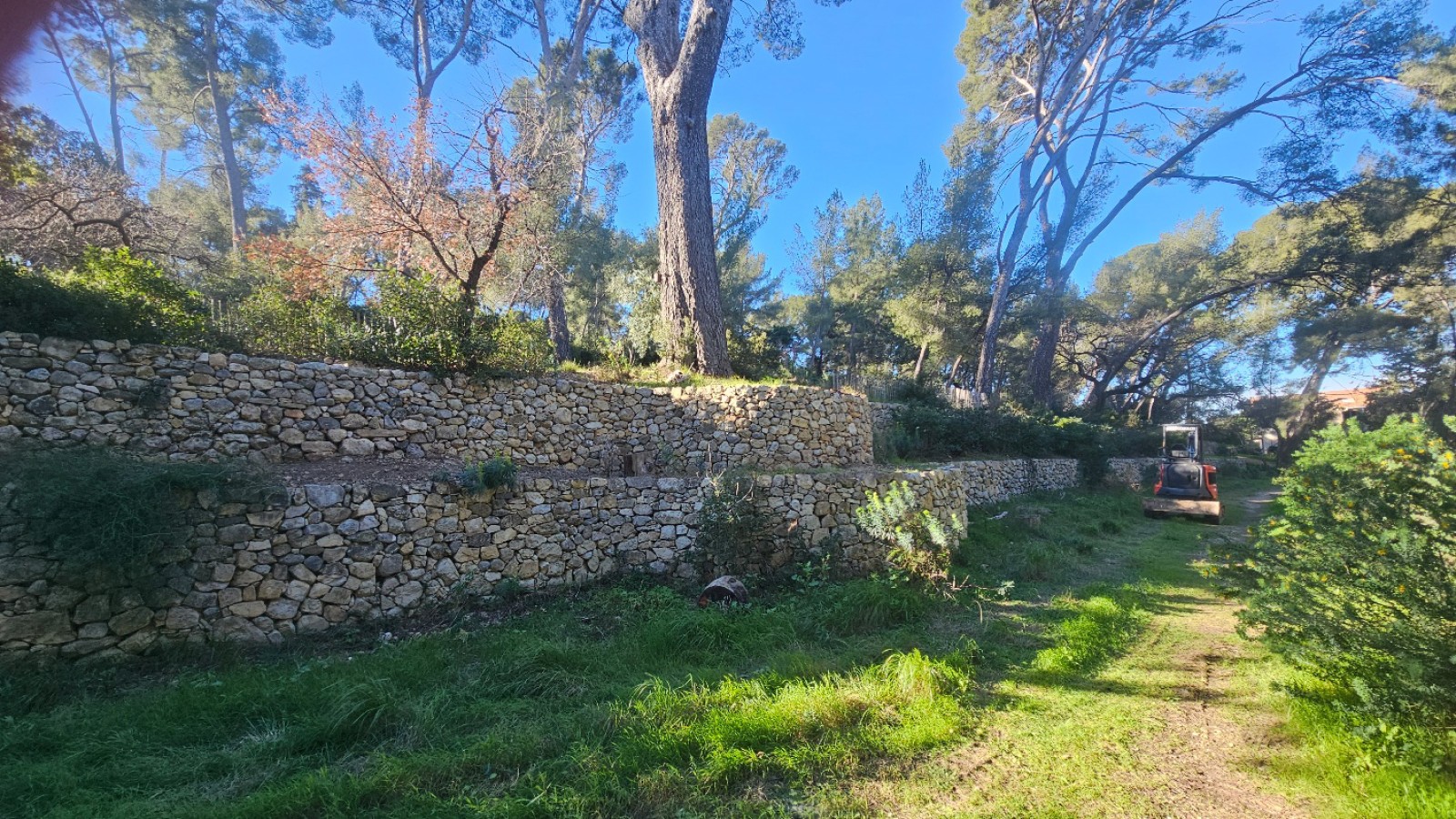 reconstruction de murets en pierres sèches à Ollioules 