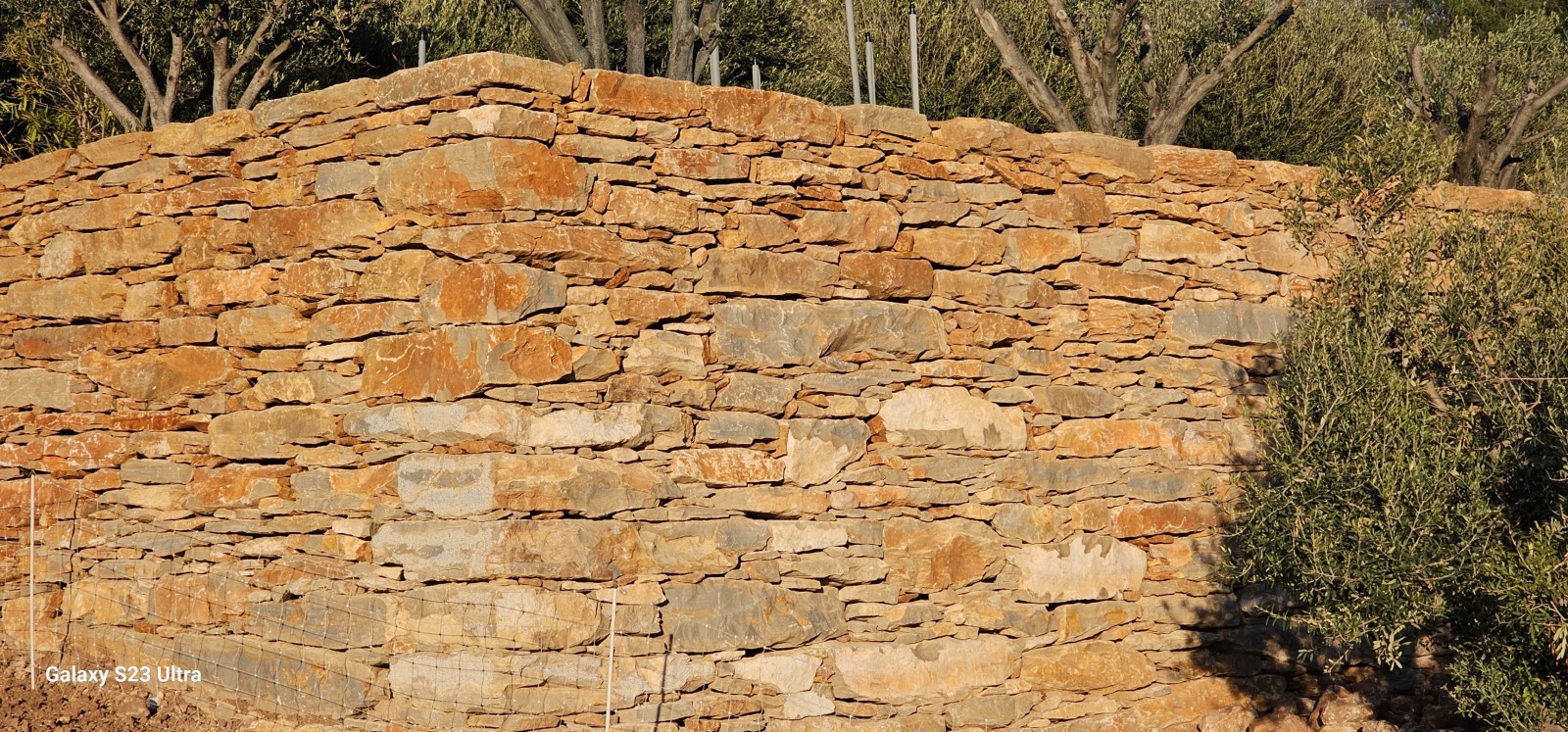 création murs en pierres sèches sur Ollioules dans le Var