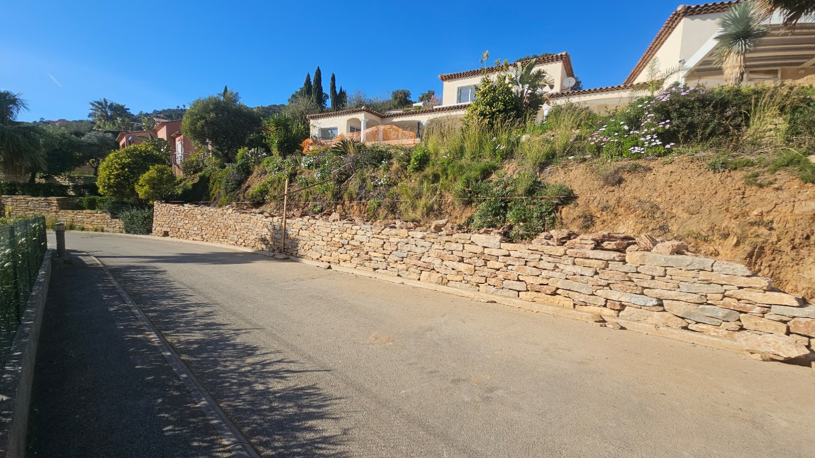 chantier de création murets en création de murets en pierres sèches à La Londes 