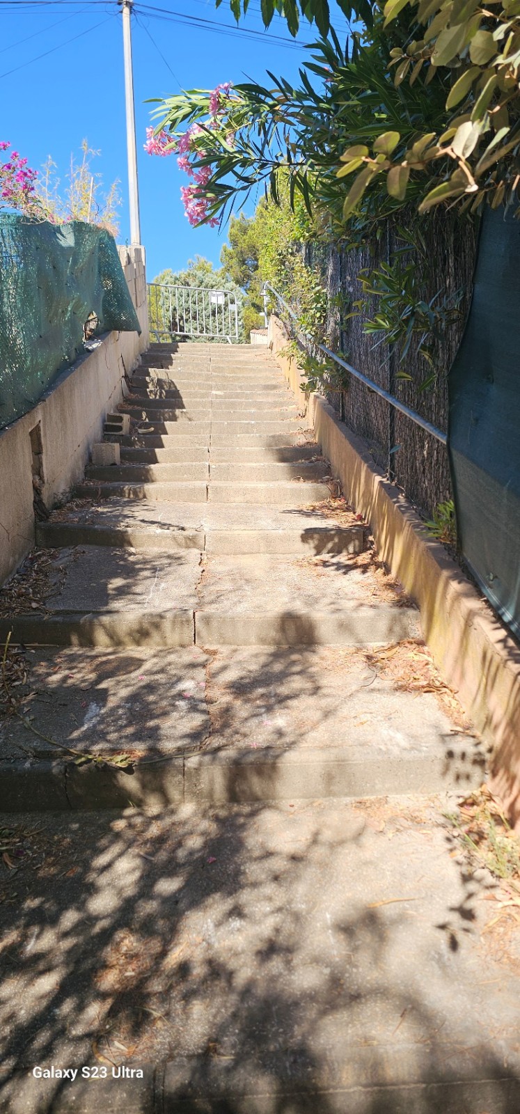 reconstruction d un mur en pierres sèches éboulé par des fortes pluies sur Bandol