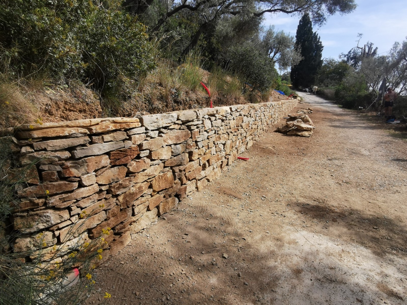 Muret en pierres sèches de soutènement à toulon dans le var 