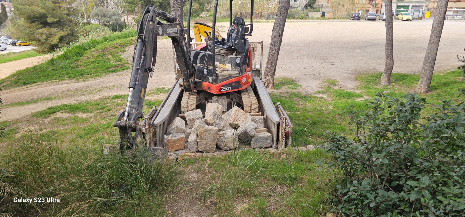 reconstruction des murs en pierres sèches sur le parc de la villa Marguerite à Ollioules