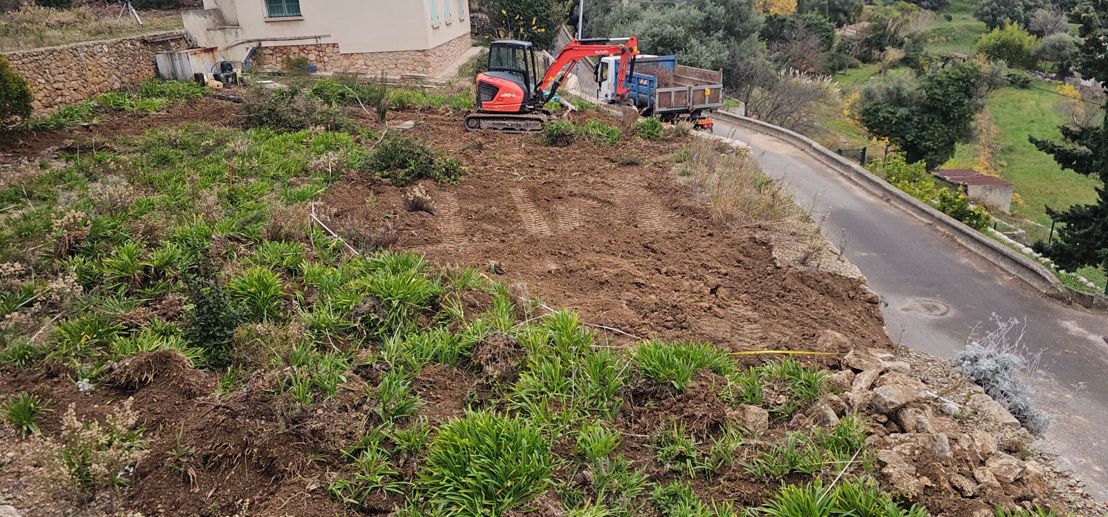 Travaux de création d’une voirie d’accès et d’un parking véhicules pour la restauration d'une ancienne maison sur la Commune de Ollioules