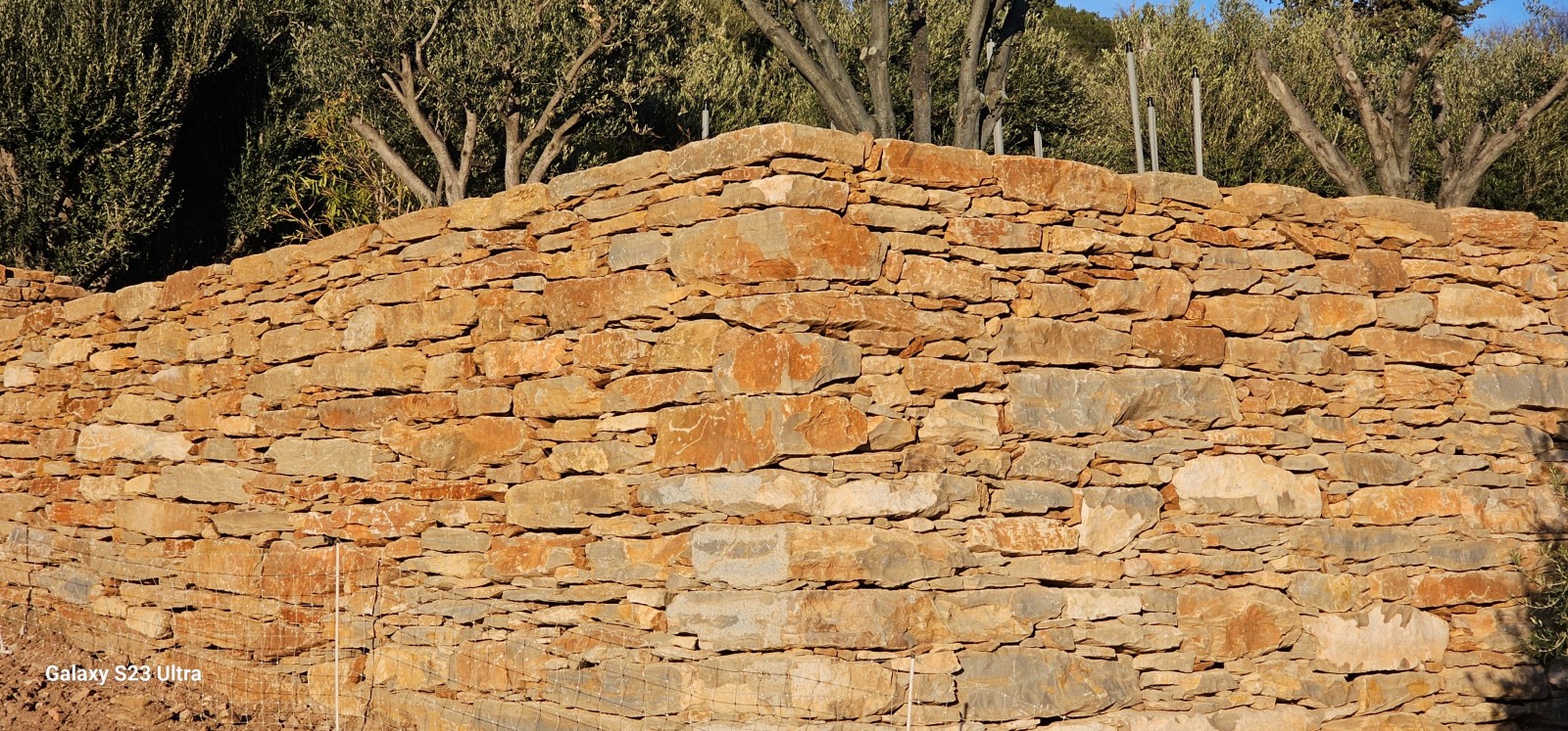 création murs en pierres sèches sur Ollioules dans le Var