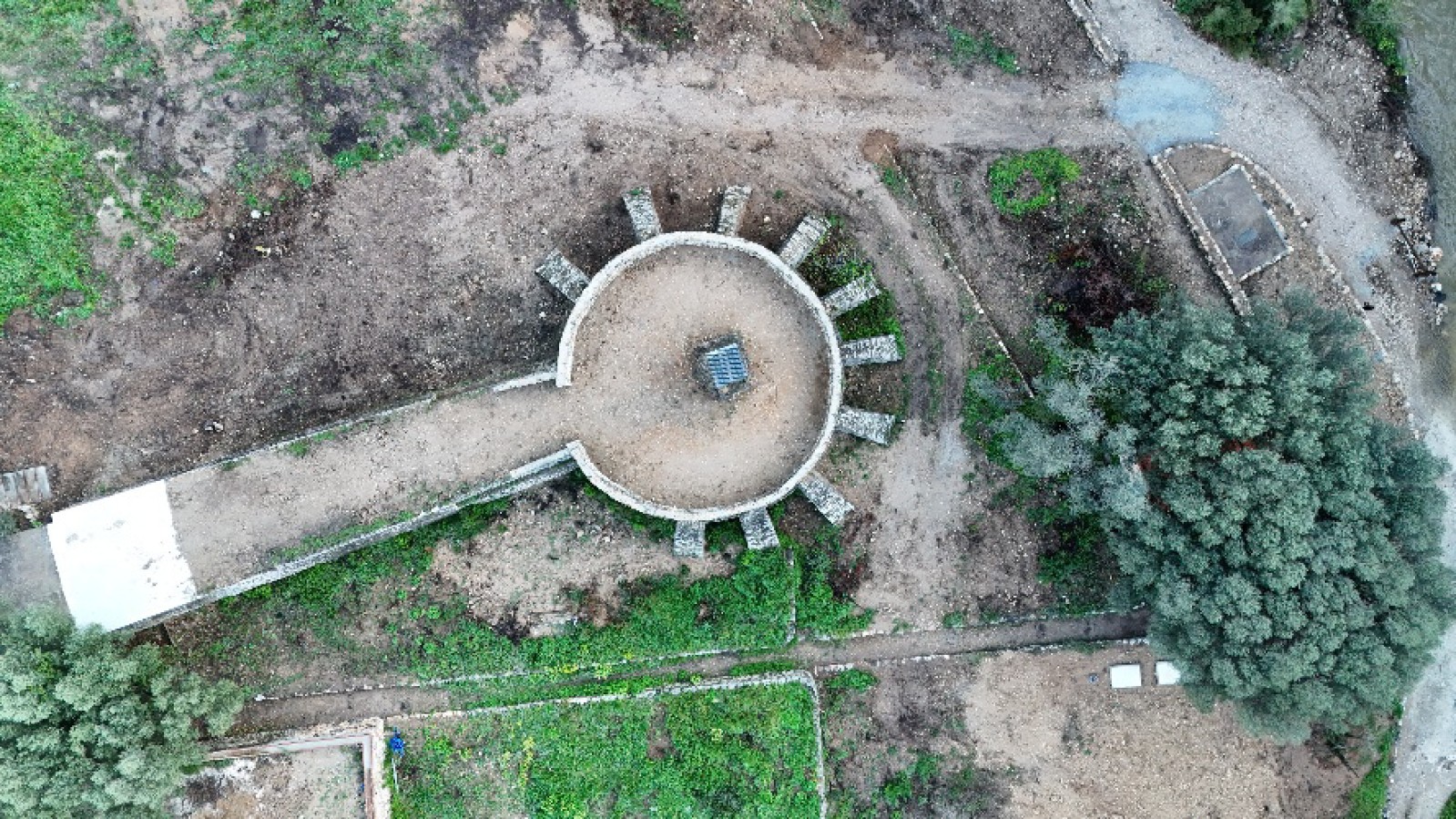 Restauration Bâtis anciens à Ollioules pour Le Verger des Gorges avec une Noria