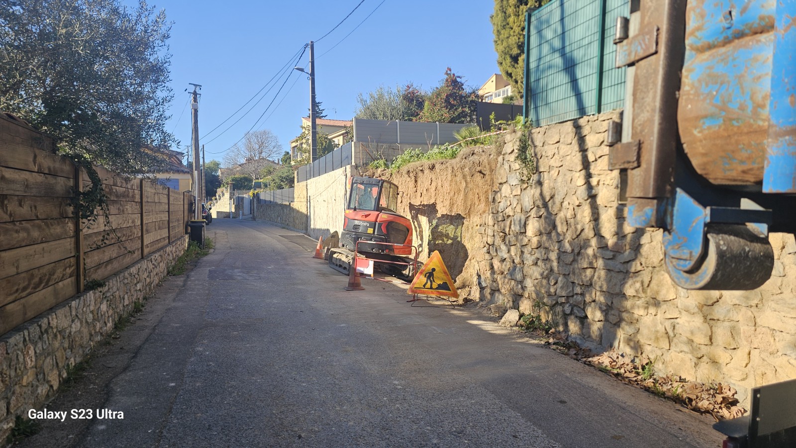 reconstruction d un mur en pierres sèches à Ollioules 
