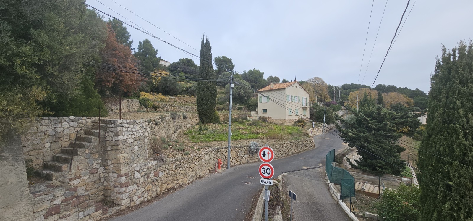 Travaux de création d’une voirie d’accès et d’un parking véhicules pour la restauration d'une ancienne maison sur la Commune de Ollioules