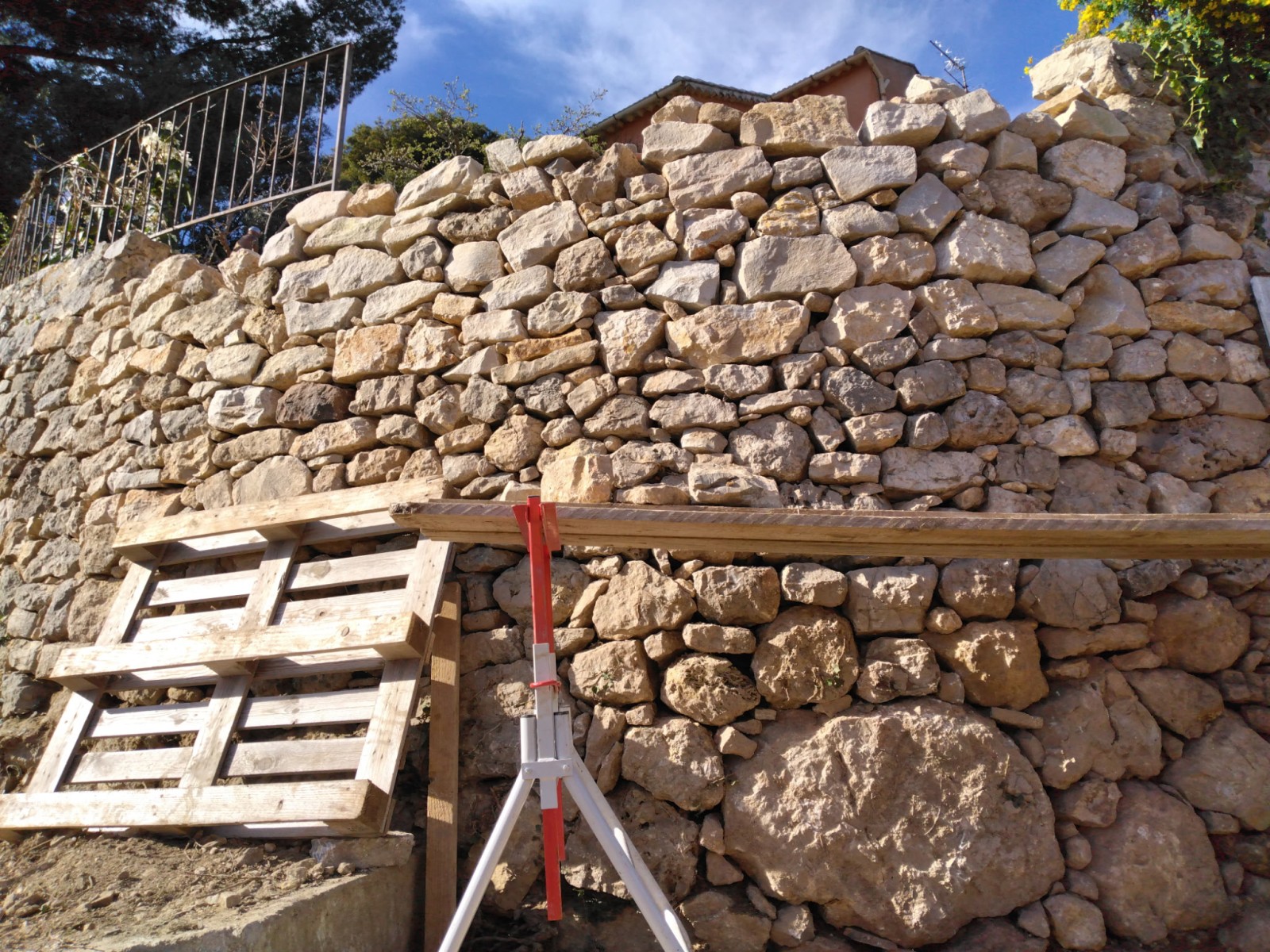 reconstruction à l' identique mur en pierres sèches 
