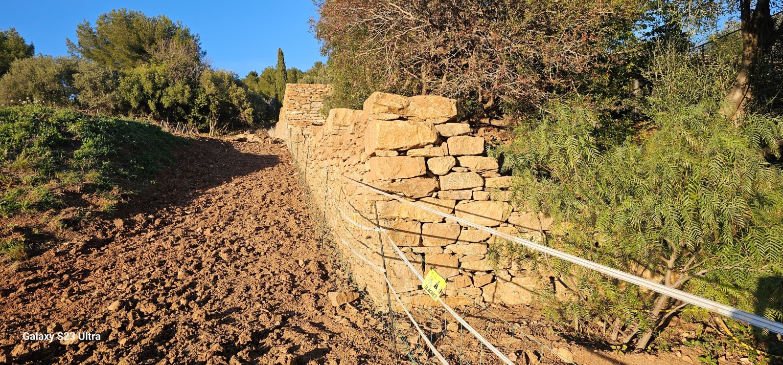 création murs en pierres sèches sur Ollioules dans le Var