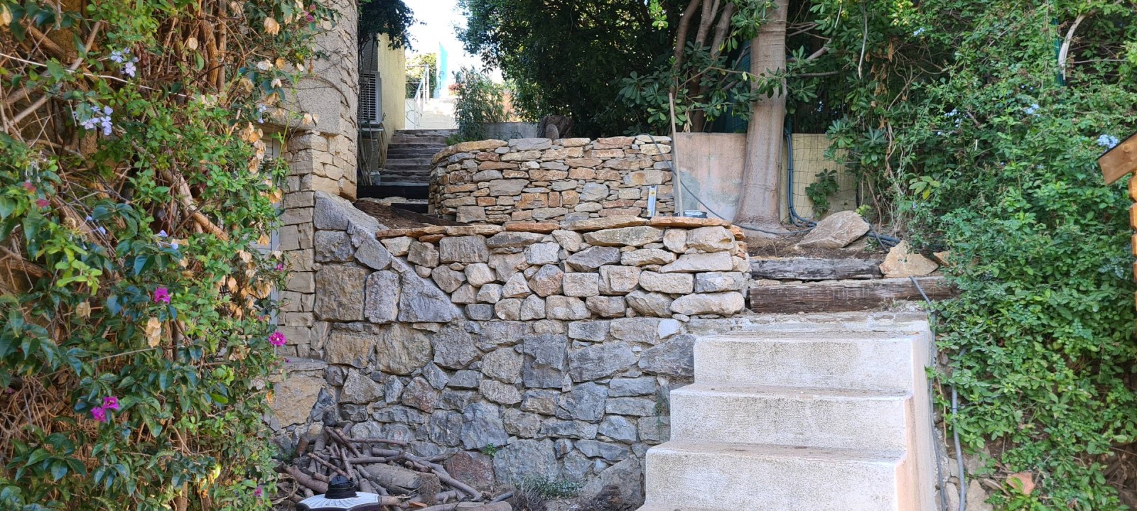 Création de murets en pierres sèches sur Toulon 