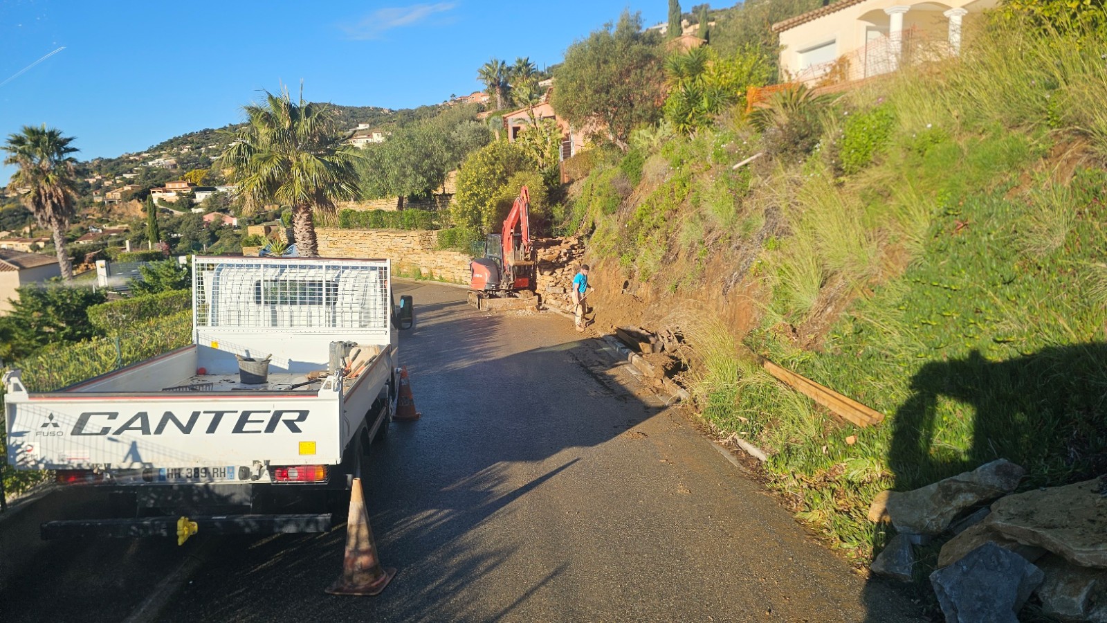 chantier de création murets en création de murets en pierres sèches à La Londes 