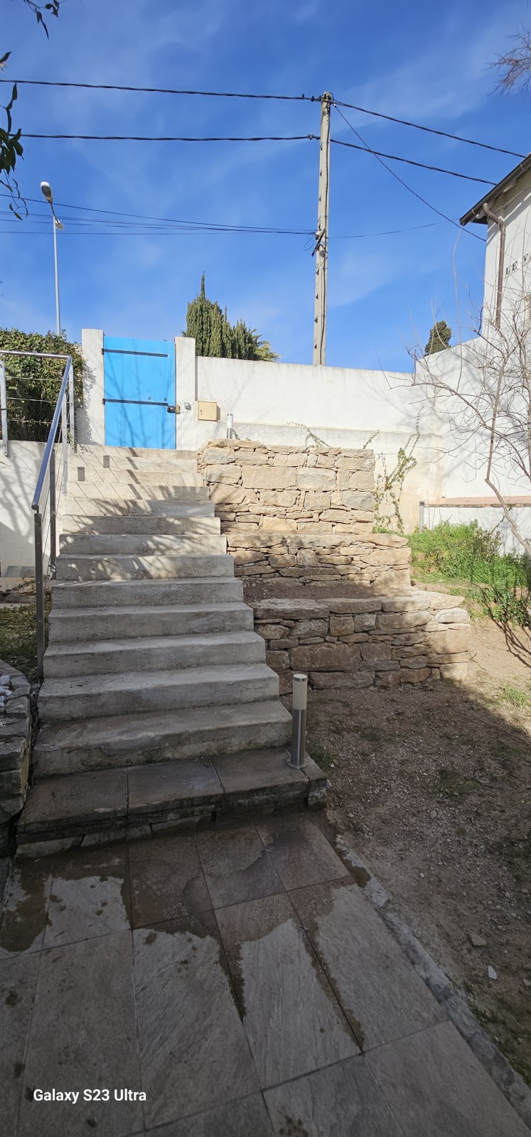 petites restanques aves des murets en pierres sèches sur toulon