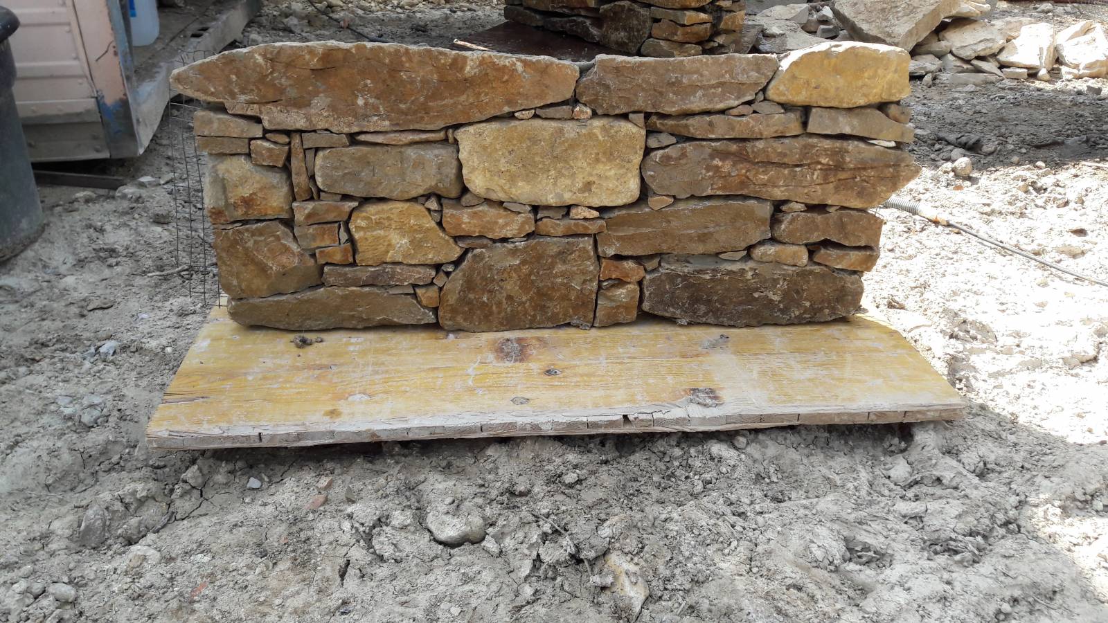 Pose de pierres de parement