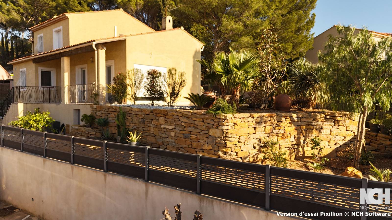 Création d'un jardin méditerranéen avec murets en pierres sèches sur Ollioules dans le Var