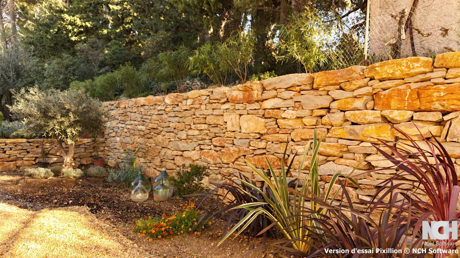 Création mur de soutènement  en pierres sèches dans le var
