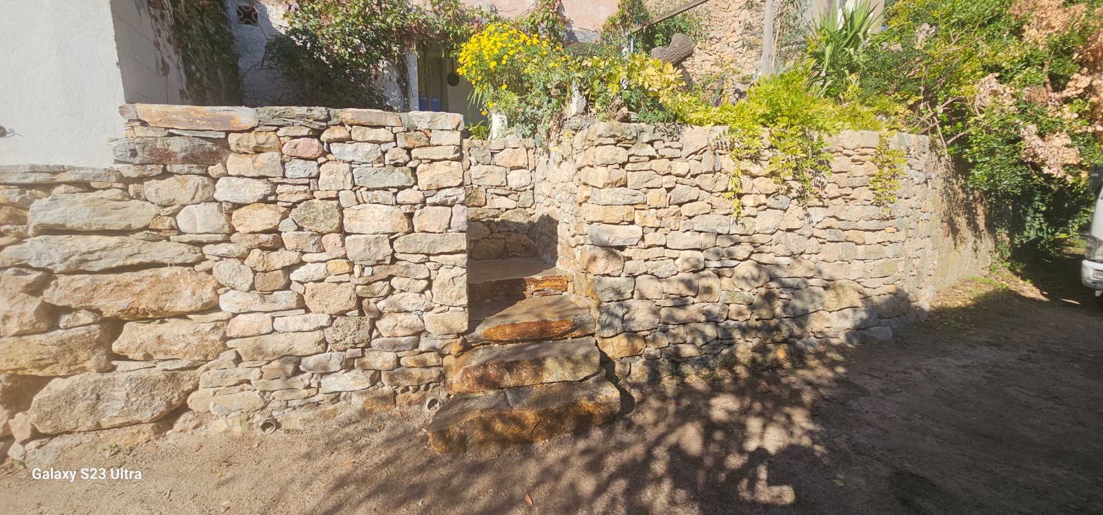 Création d'un escalier en pierre sèche au village de Carnoules