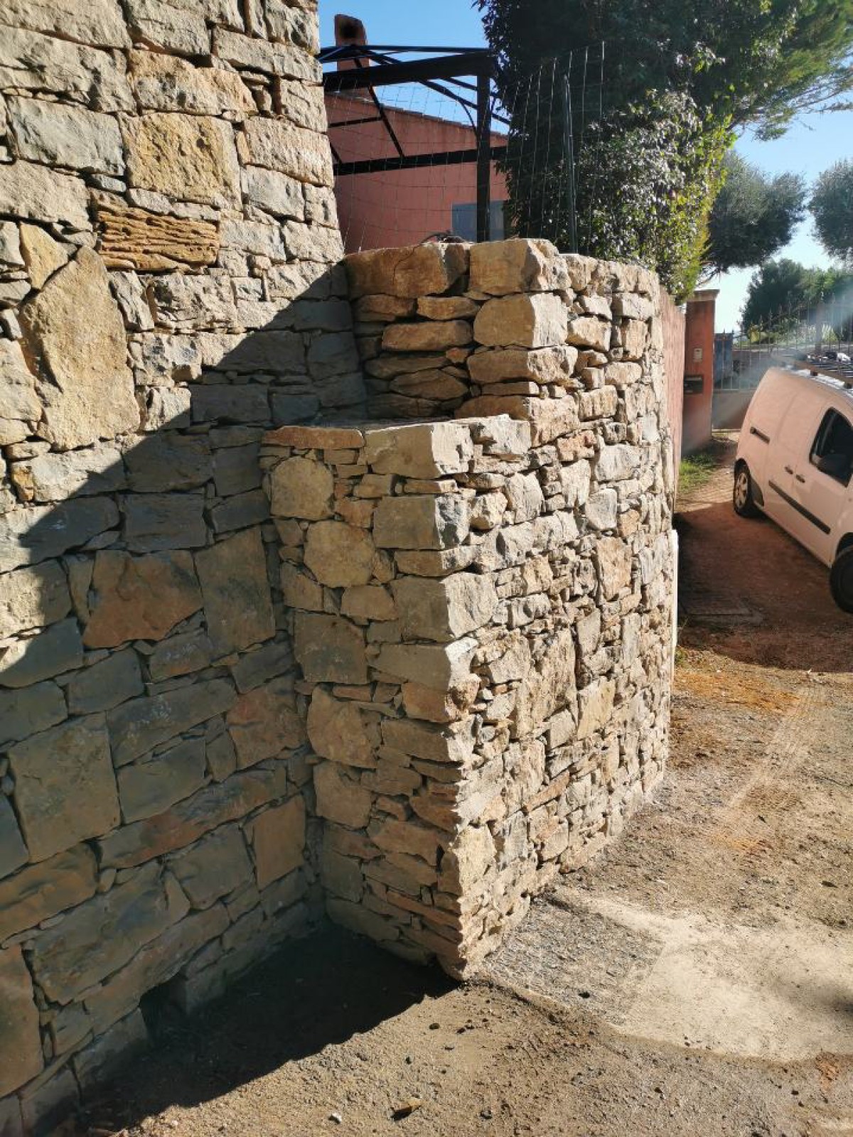 création d un muret en pierres naturelles sur Ollioules