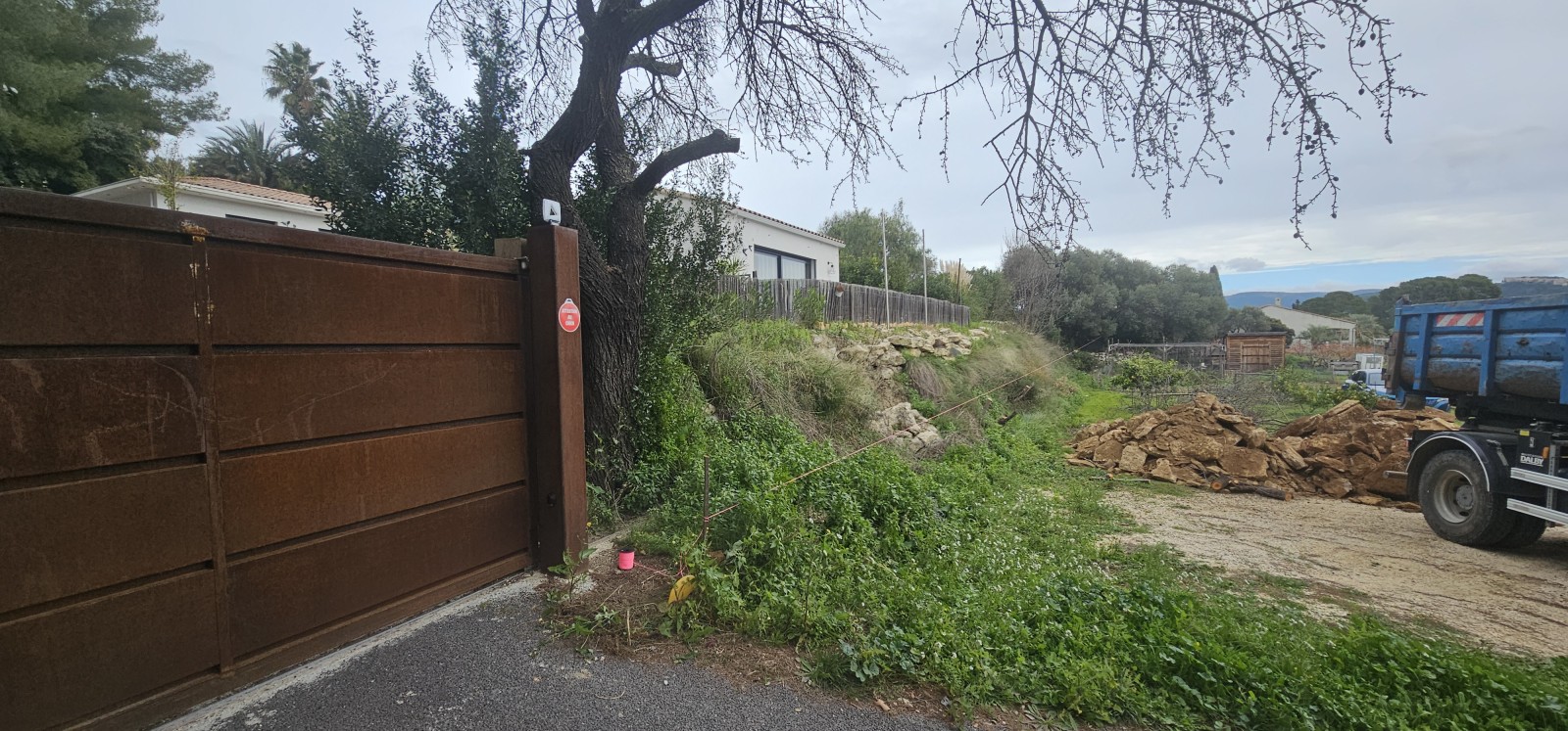 Reconstruction d un mur en pierres sèche sur La Cadiere d Azur