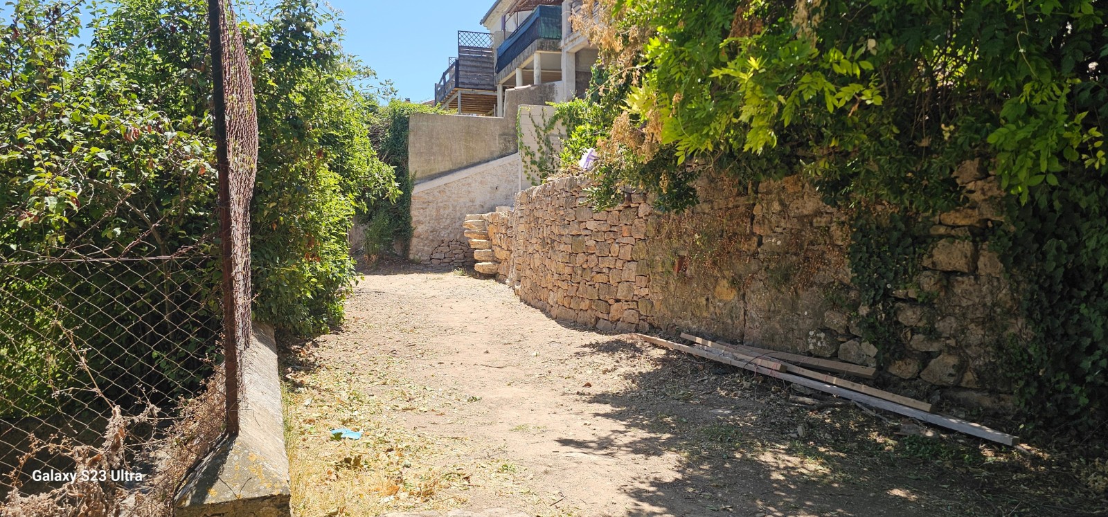Reconstruction d un mur en pierres sèches sur Carnoul dans le Var