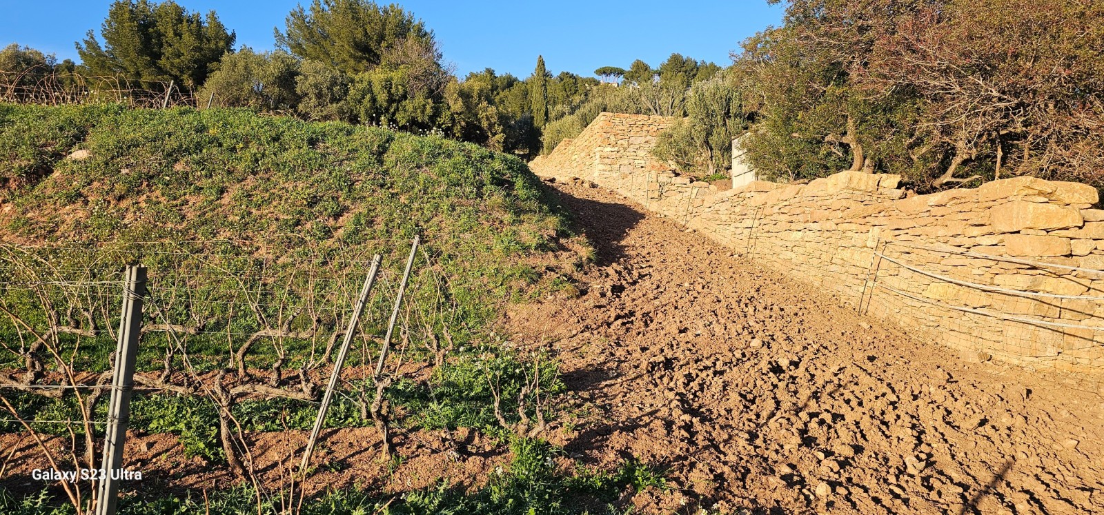 création murs en pierres sèches sur Ollioules dans le Var