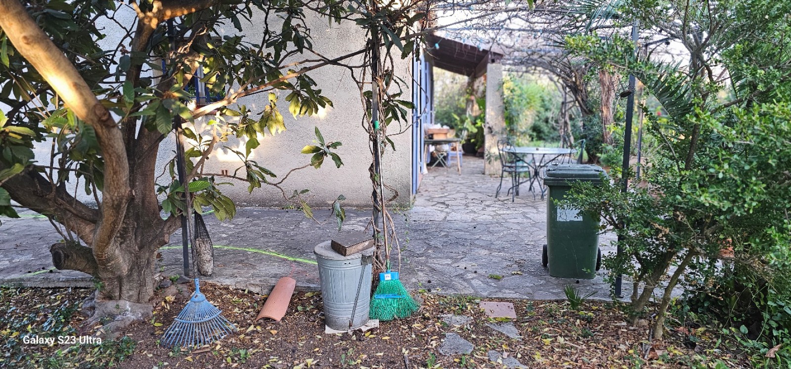 travaux pour la création d'une terrasse en travertin sur Ollioules 