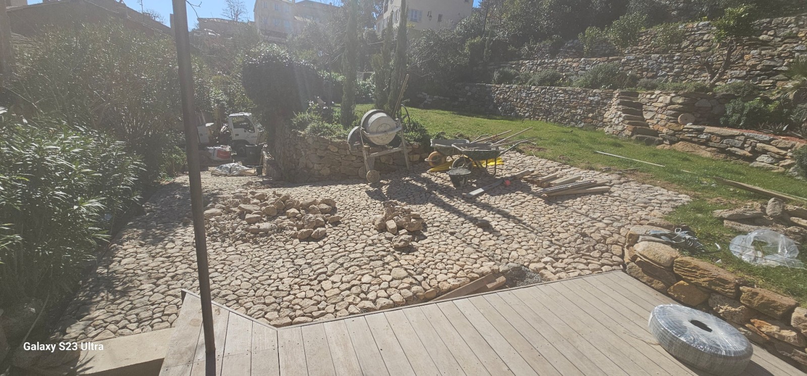 création d une calade en pierres naturelle d Ollioules à Ramatuelle