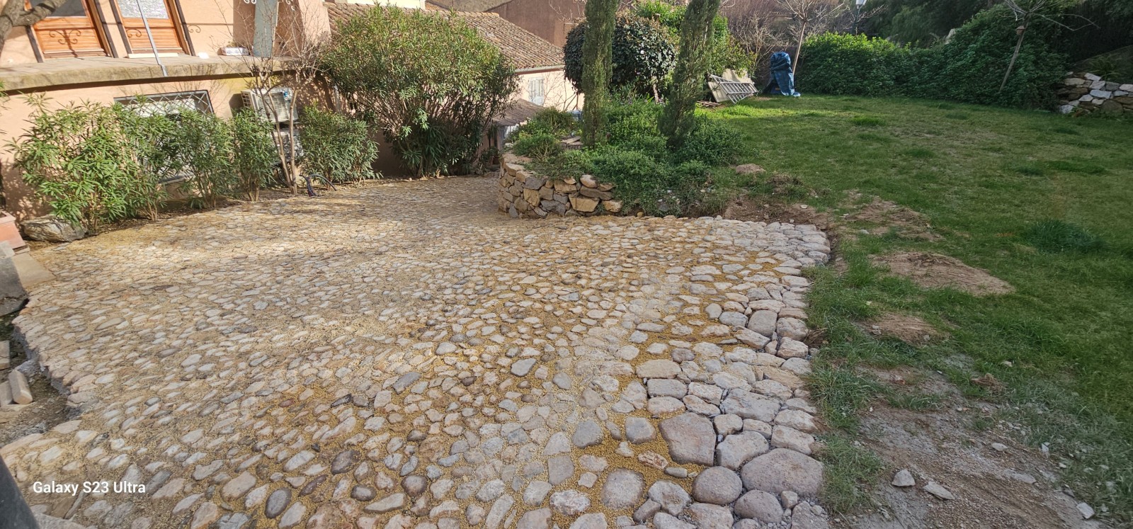 création d une calade en pierres naturelle d Ollioules à Ramatuelle