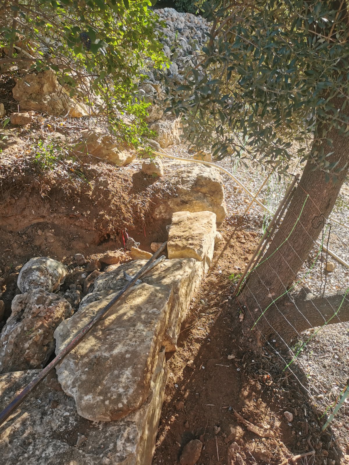 création d un mur en pierres sèches sur Ollioules