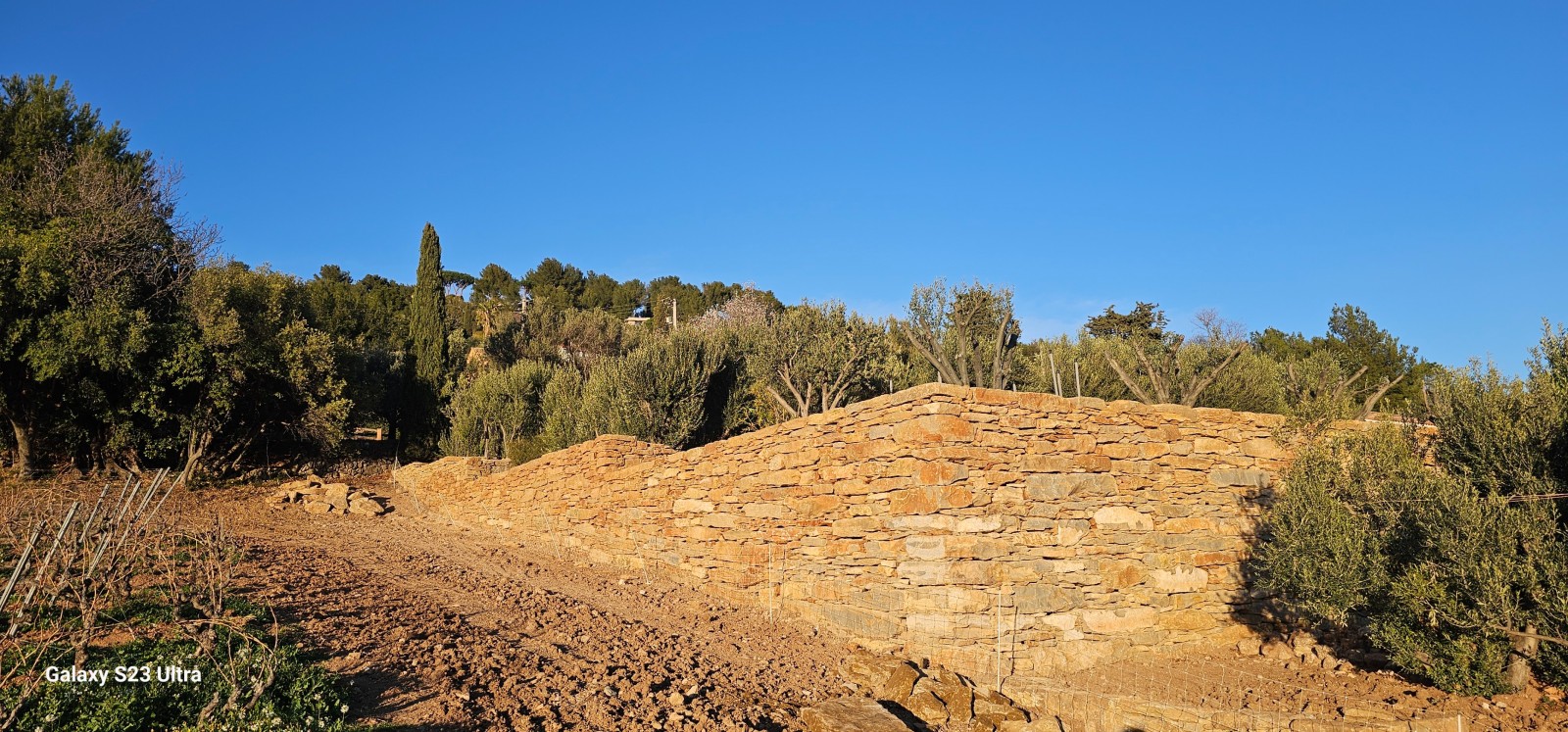création murs en pierres sèches sur Ollioules dans le Var